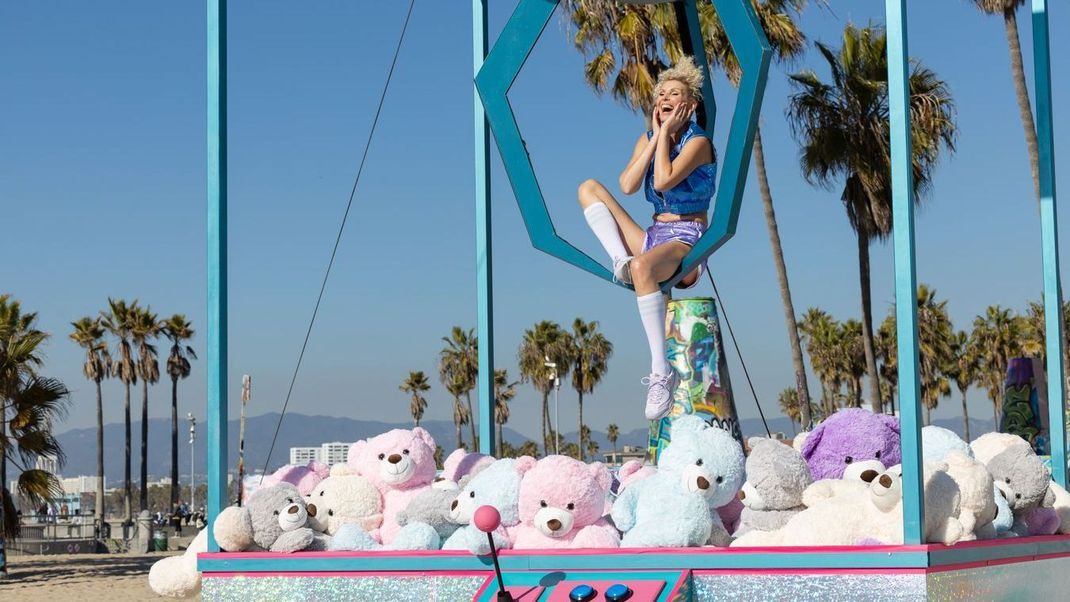 Nicole posiert am Venice Beach beim Fotoshoot in Folge 9 von "Germany's Next Topmodel" 