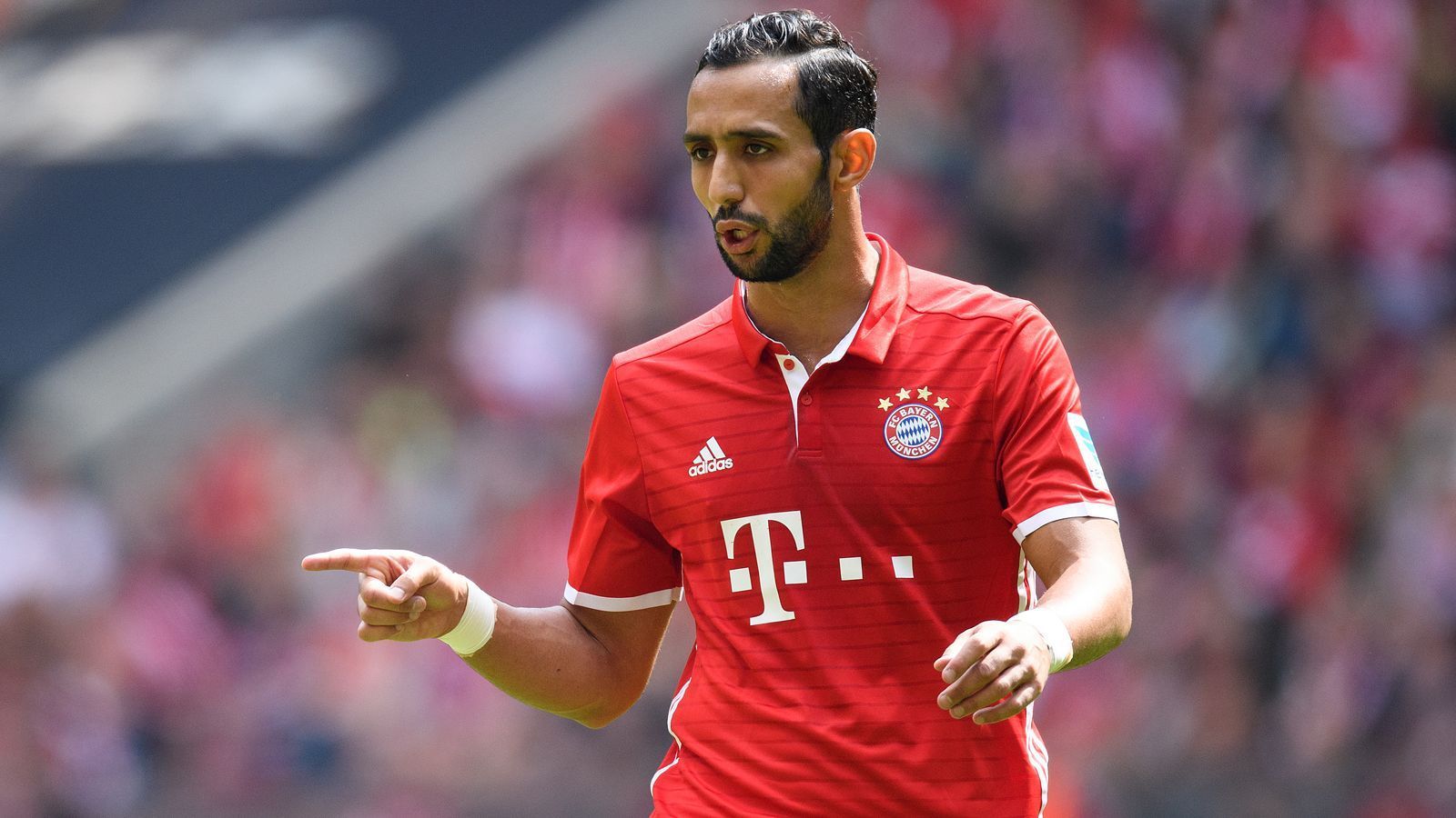 
                <strong>Platz 6 - Medhi Benatia</strong><br>
                &#x2022; Ablösesumme: 16,7 Millionen Euro<br>&#x2022; Aufnehmender Verein: Juventus Turin<br>&#x2022; Abgebender Verein: FC Bayern München<br>&#x2022; Alter zum Zeitpunkt des Transfers: 30 Jahre (Juli 2017)<br>
              