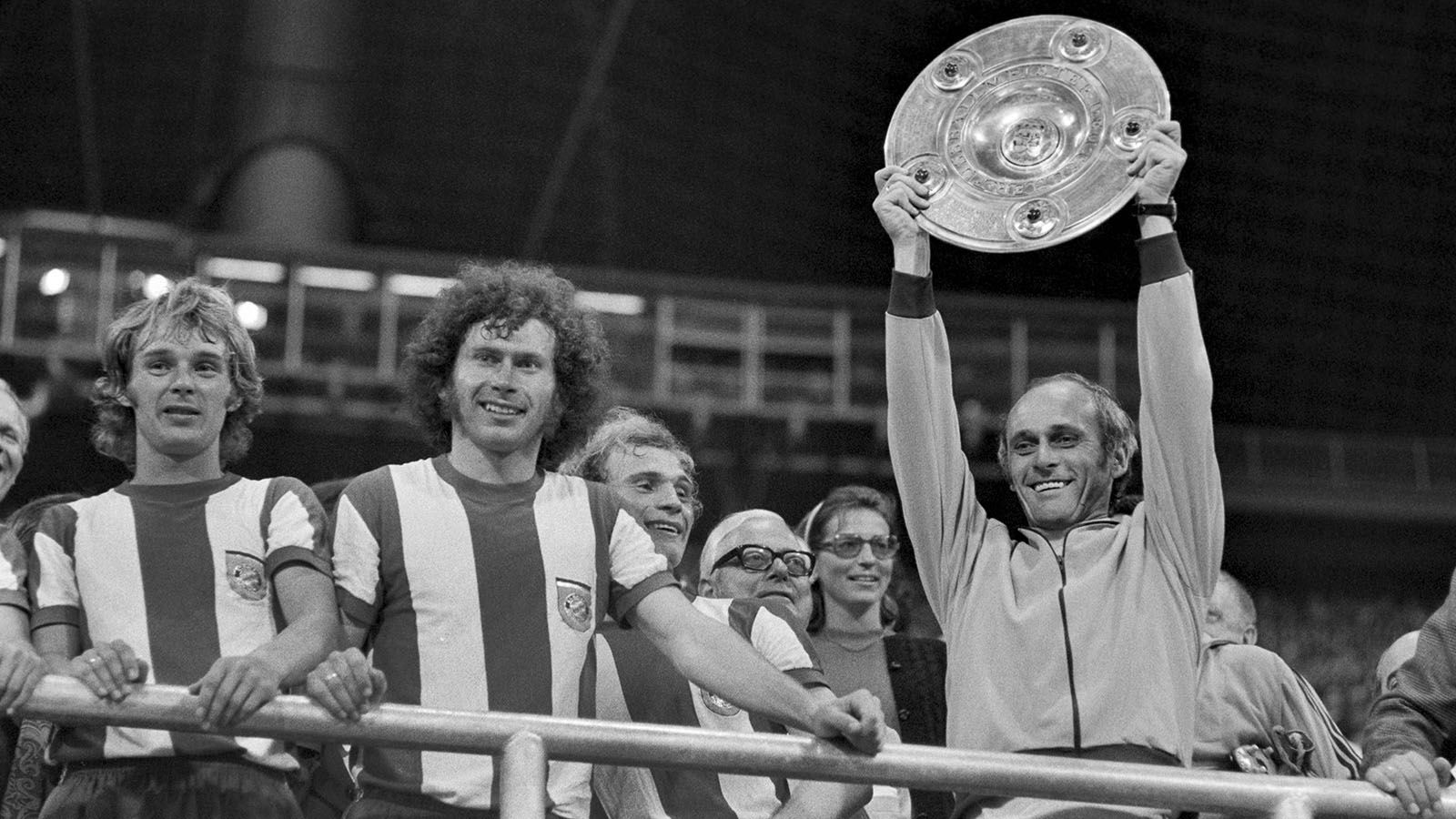 
                <strong>Saison 1971/72</strong><br>
                Herbstmeister: Schalke 04 28:6 Punkte Deutscher Meister: Bayern München 55:13 Punkte
              