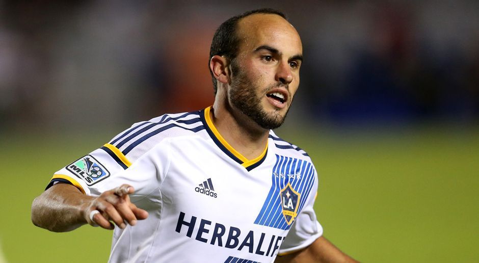 
                <strong>2009: Landon Donovan (Los Angeles Galaxy)</strong><br>
                2009: Landon Donovan (Los Angeles Galaxy). Ex-Bayern-Spieler Landon Donovan erzielte 2009 für LA zwölf Tore und bereitete sechs weitere vor. Im Finale um den MLS Cup verlor Donovan mit Galaxy 4:5 nach Elfmeterschießen gegen Real Salt Lake.
              