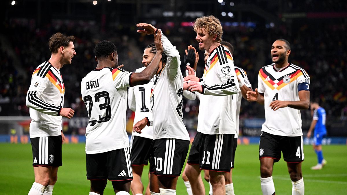 Fussball International Qualifikation WM 2026 in Leipzig Gruppe A 6. Spieltag Deutschland - Slowakei 17.11.2025 JUBEL Deutschland; v. li., Leon Goretzka, Ridle Baku, Serge Gnabry, Nick Woltemde, Jon...