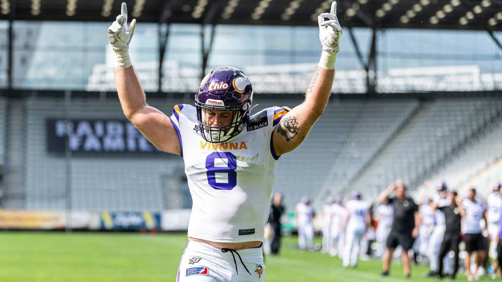 
                <strong>Adria Botella Moreno (Sea Devils - Vikings - Musketeers)</strong><br>
                Der spanische Tight End, der früher College-Football (Division II) für die University of Sioux Falls spielte, hinterließ in den vergangenen beiden ELF-Spielzeiten einen starken Eindruck. Für die Hamburg Sea Devils und die Vienna Vikings fing er Pässe für insgesamt 865 Yards. Die Paris Musketeers sind sein Team für 2023. 
              