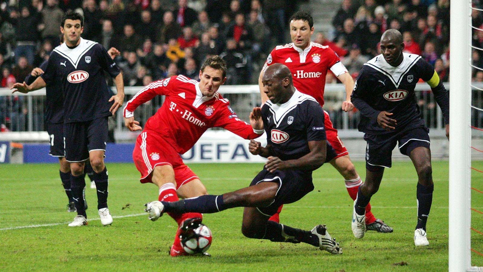 <strong>Girondins Bordeaux (Frankreich)</strong><br>
                Lange Jahre war Bordeaux eine feste Größe im französischen Fußball. Nach der Meisterschaft 2009 konnte man in der Folgesaison die Gruppe mit Beteiligung des FC Bayern sogar gewinnen und schied erst im Viertelfinale gegen Lyon aus. Die Jahre seitdem verbrachte der Verein weitgehend erfolglos. 2022 folgte wegen finanzieller Schwierigkeiten der Zwangsabstieg.