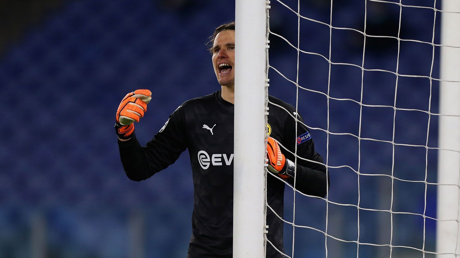 
                <strong>Marwin Hitz</strong><br>
                Viel zu tun bekommt der Bürki-Backup nicht. Beim 0:1 wird Hitz auf dem falschen Fuß erwischt. Kurz nach dem Seitenwechsel ist er zweimal binnen weniger Sekunden zur Stelle. Auch danach pariert er, was in seine Reichweite kommt. ran-Note: 3
              