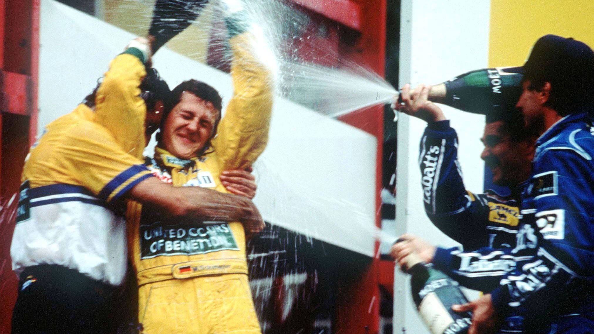 <strong>Erster Sieg im "Wohnzimmer" Spa</strong><br>Am Ort seines Debüts gewann Schumacher ein Jahr später sein allererstes Formel-1-Rennen. Bei wechselhaften Bedingungen schlug er der überlegenen Williams-Konkurrenz ein Schnippchen und fuhr dank einer perfekten Strategie zum Sieg. Am Ende des Jahres wurde er WM-Dritter.
