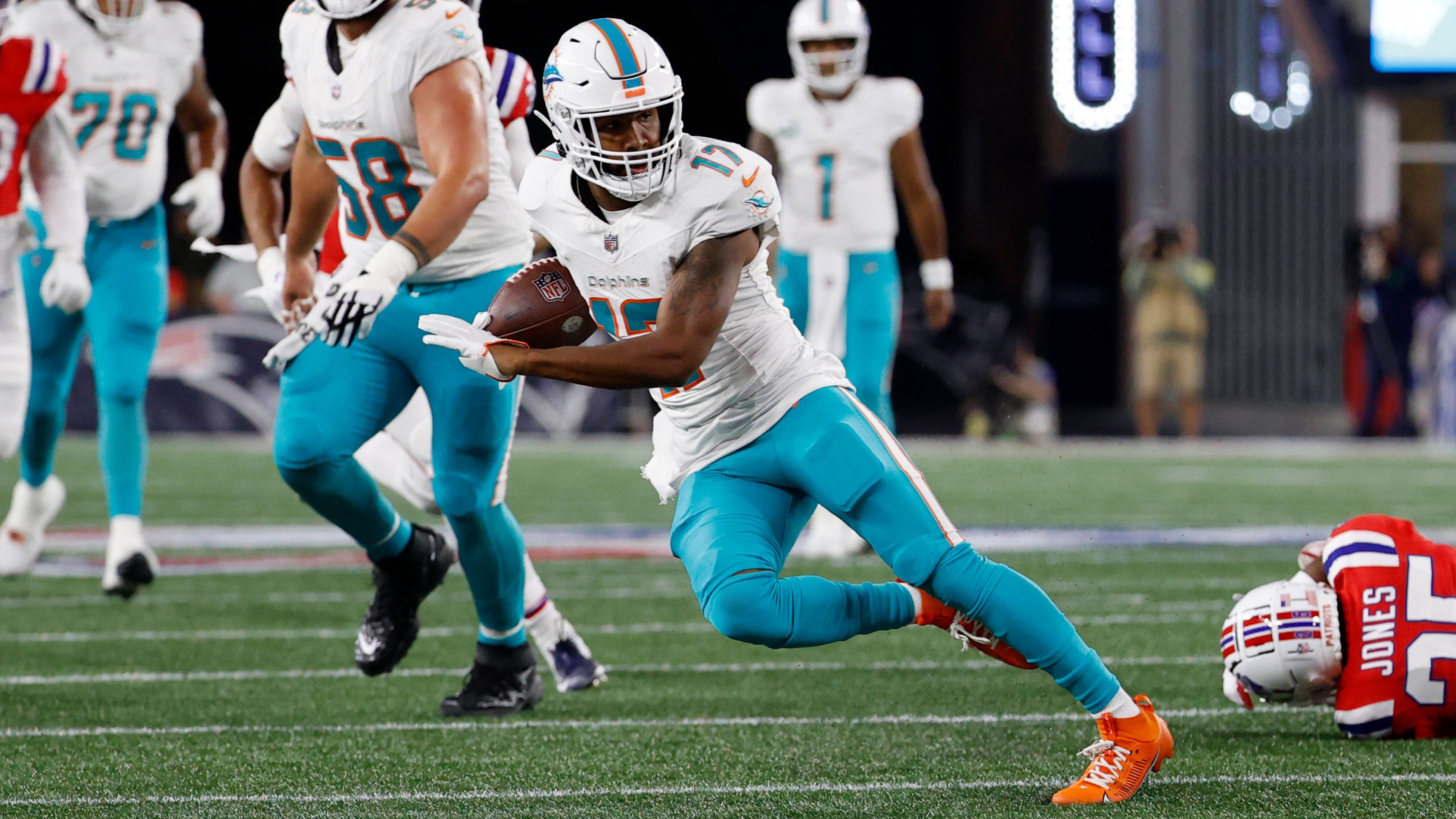 <strong>Jaylen Waddle (Miami Dolphins)</strong><br>Dolphins-Receiver Jaylen Waddle verpasste das Spiel gegen die Denver Broncos. Er hatte sich in der Partie gegen die New England Patriots eine Gehirnerschütterung zugezogen und befand sich seither im Concussion Protocol. In Woche vier gegen die Buffalo Bills wird er wohl wieder spielen.