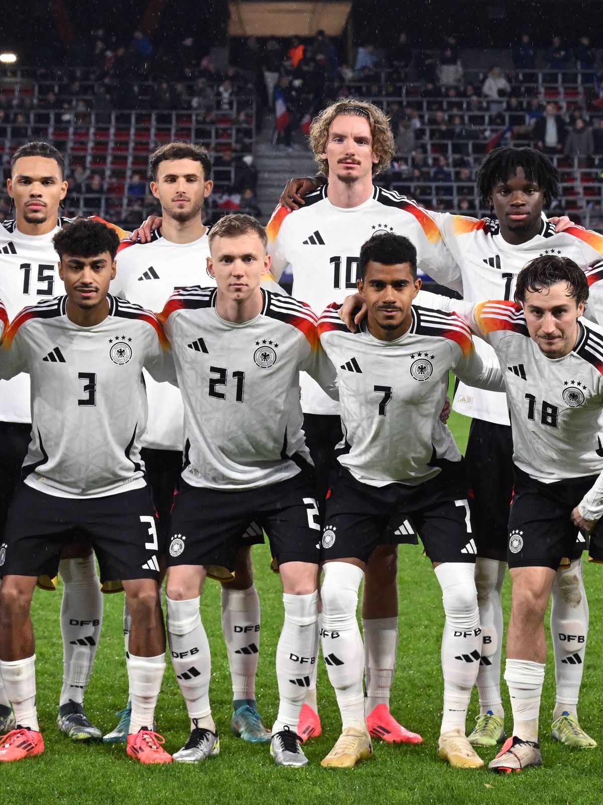 VALENCIENNES - (back row l-r) Germany U21, U 21 goalkeeper Jonas Urbig, Nnamdi Collins of Germany U21, Max Rosenfelder of Germany U21, Nick Woltermade of Germany U21, Hendry Blank of Germany U21, E...