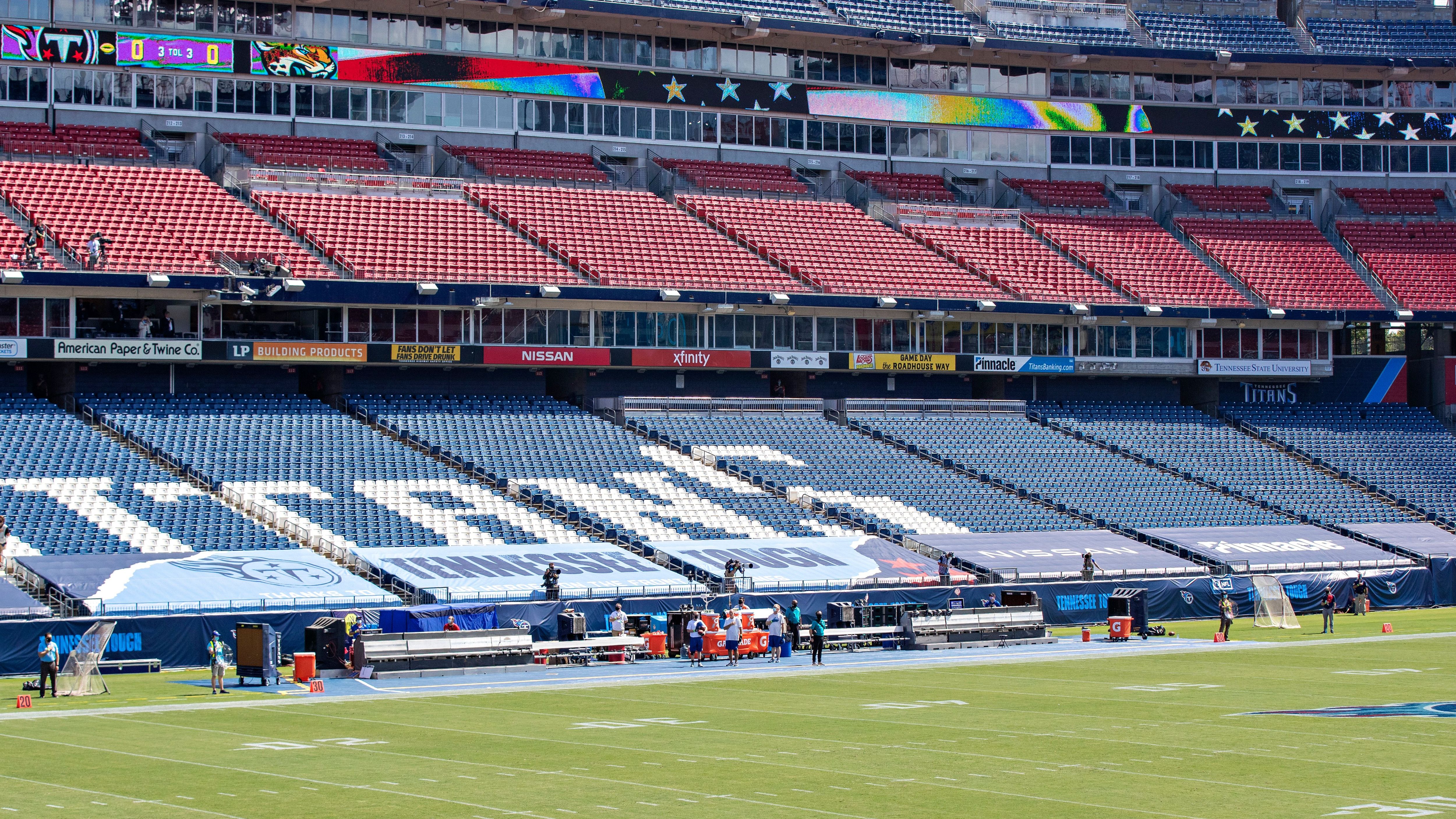 <strong>Tennessee Titans</strong><br>Locker Room: C+<br>Training Room: C+