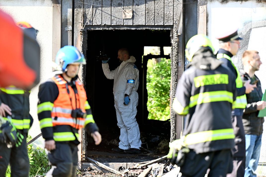 Bei einem Wohncontainerbrand in Tschechien sterben acht Menschen.