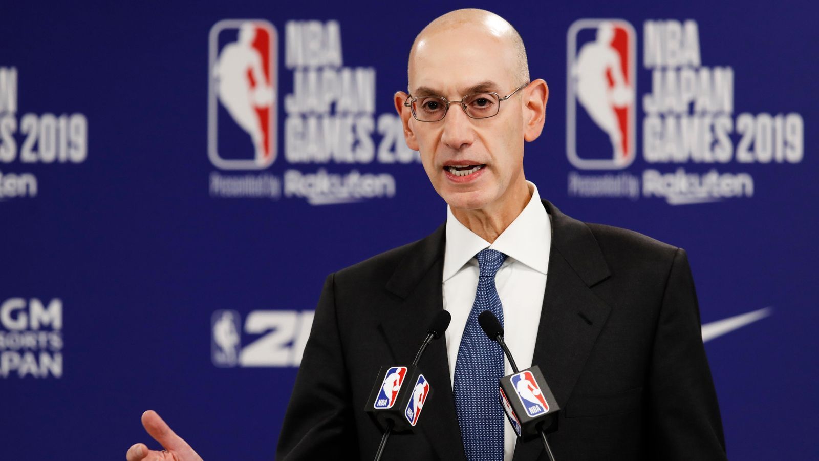 
                <strong>Adam Silver </strong><br>
                Sport: BasketballFunktion: Commissioner der NBA (National Basketball Association) 
              