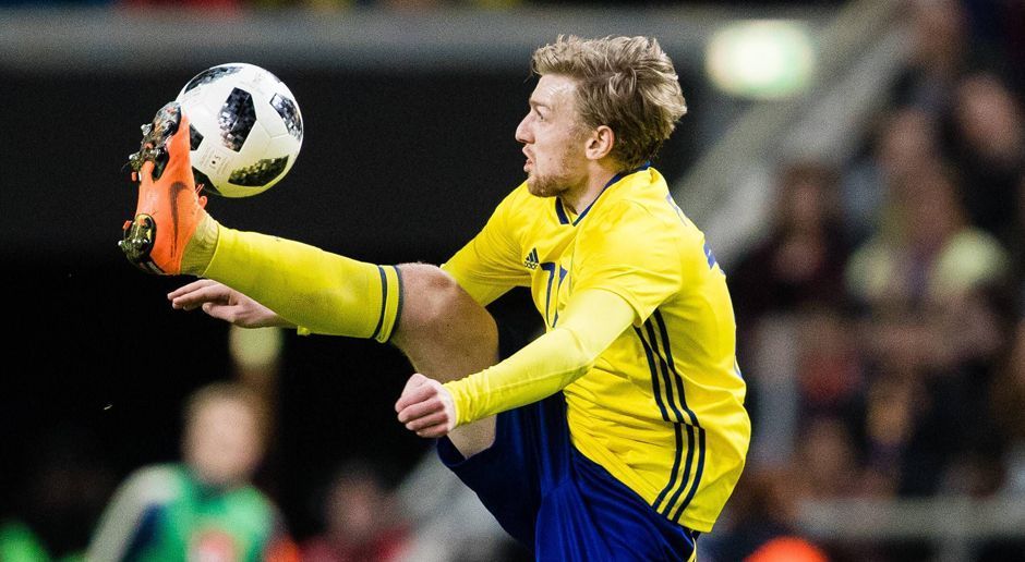 
                <strong>Emil Forsberg (RB Leipzig)</strong><br>
                Seit dreieinhalb Jahren zieht der Schwede die Fäden im Mittelfeld von RB Leipzig. Mit den Bullen steigt er erst in die Bundesliga auf, wird dann Vizemeister und mischt in dieser Saison Europa munter auf. Auch im Drei-Kronen-Team ist der 26-Jährige Dreh- und Angelpunkt des Umschaltspiels. Der torgefährliche Forsberg gehört zu den begehrtesten Bundesliga-Spielern. Über seine Zukunft wird viel spekuliert.
              