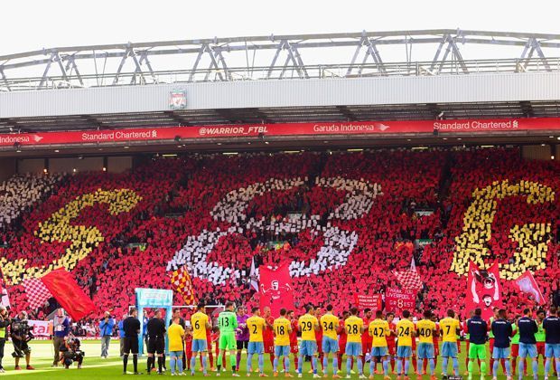 
                <strong>Steven Gerrard - Abschied vom FC Liverpool</strong><br>
                "SG8" - Steven Gerrard, Rückennumer 8. Keine Frage: Die lebende Legende der Reds bekommt zum Abschluss seine ganz eigene Choreo.
              