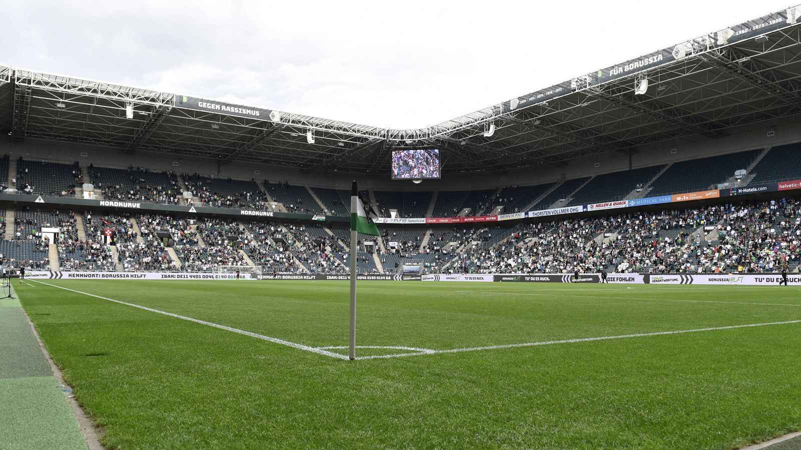 
                <strong>Positive Bilanz für Gladbach zuhause</strong><br>
                Zuhause im Borussia-Park sieht es für Gladbach allerdings deutlich besser aus. Die Borussia konnte 22 ihrer Heimspiele gewinnen und spielte 18 Mal vor eigenen Fans unentschieden gegen die Bayern. Nur 13 Heimspiele gegen den Rekordmeister gingen verloren.
              