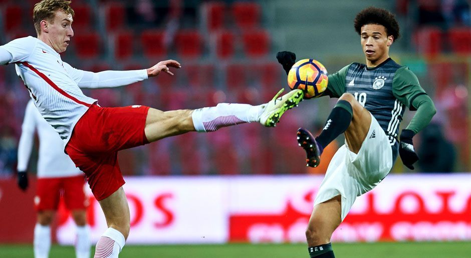 
                <strong>Leroy Sane (Manchester City)</strong><br>
                Der Schritt zu Manchester City war genau richtig! Leroy Sane spielt eine tolle Saison für die Sky-Blues, traf zehn Mal in der Premier League und legte weitere 15 Tore auf. Stammkraft in Pep Guardiolas Tor-Maschine. Wenn er seine PS endlich auch im DFB-Trikot auf die Straße bringt, sollte er in Russland in der Startelf stehen.
              