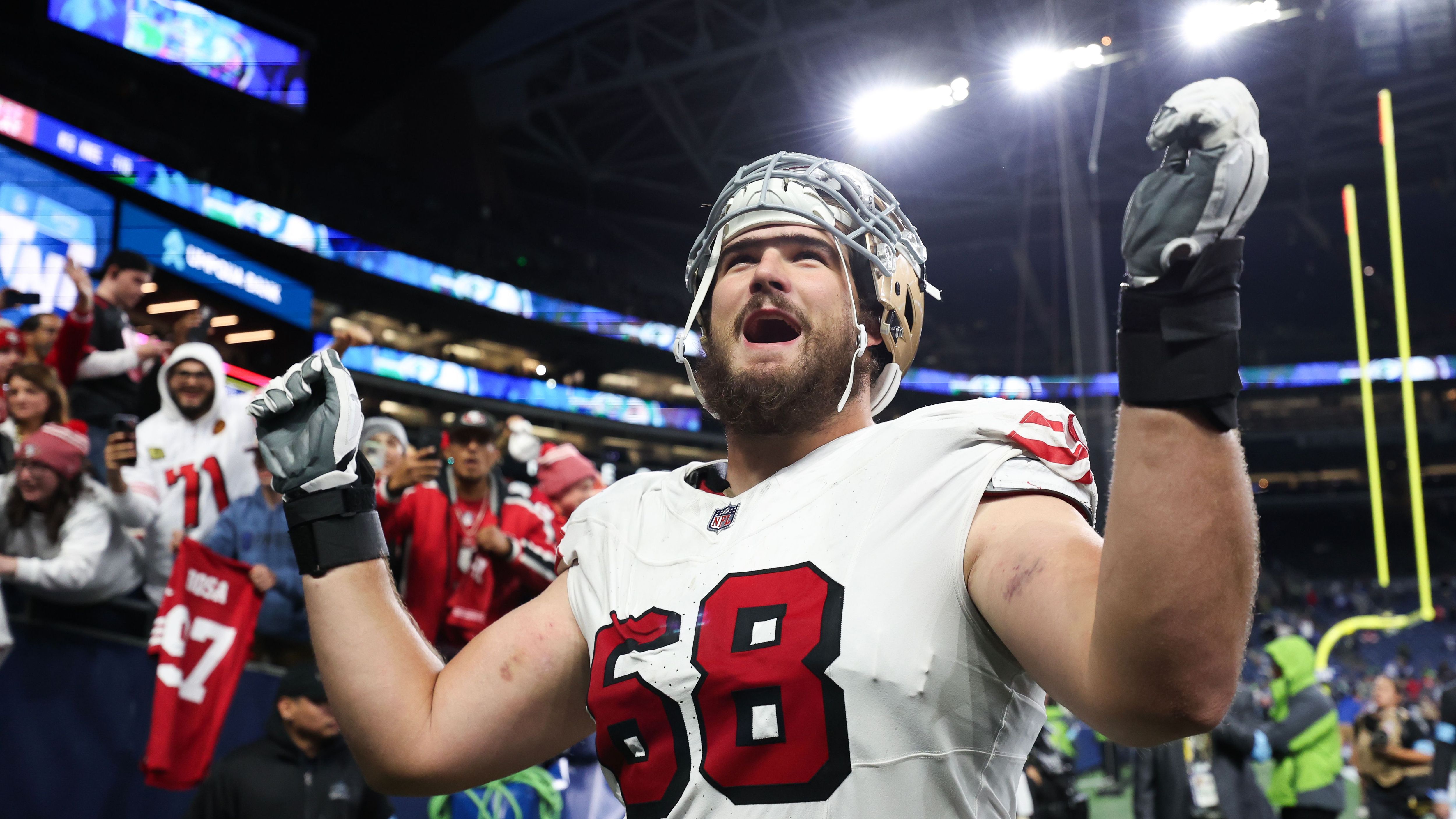 <em><strong>Colton McKivitz (San Francisco 49ers)</strong><br>Die San Francisco 49ers haben Right Tackle Colton McKivitz bis 2028 für 45 Millionen US-Dollar, davon 27 Millionen garantiert, gebunden. Die Verlängerung kommt kurz nachdem McKivitz signalisiert hatte, dass er langfristig bleiben möchte, und bringt ihm eine deutliche Gehaltserhöhung gegenüber seinem Einjahresvertrag von sieben Millionen US-Dollar aus 2024. Seit 2023 hat McKivitz keine der 35 möglichen Partien verpasst und sich als verlässlicher Starter etabliert.</em>