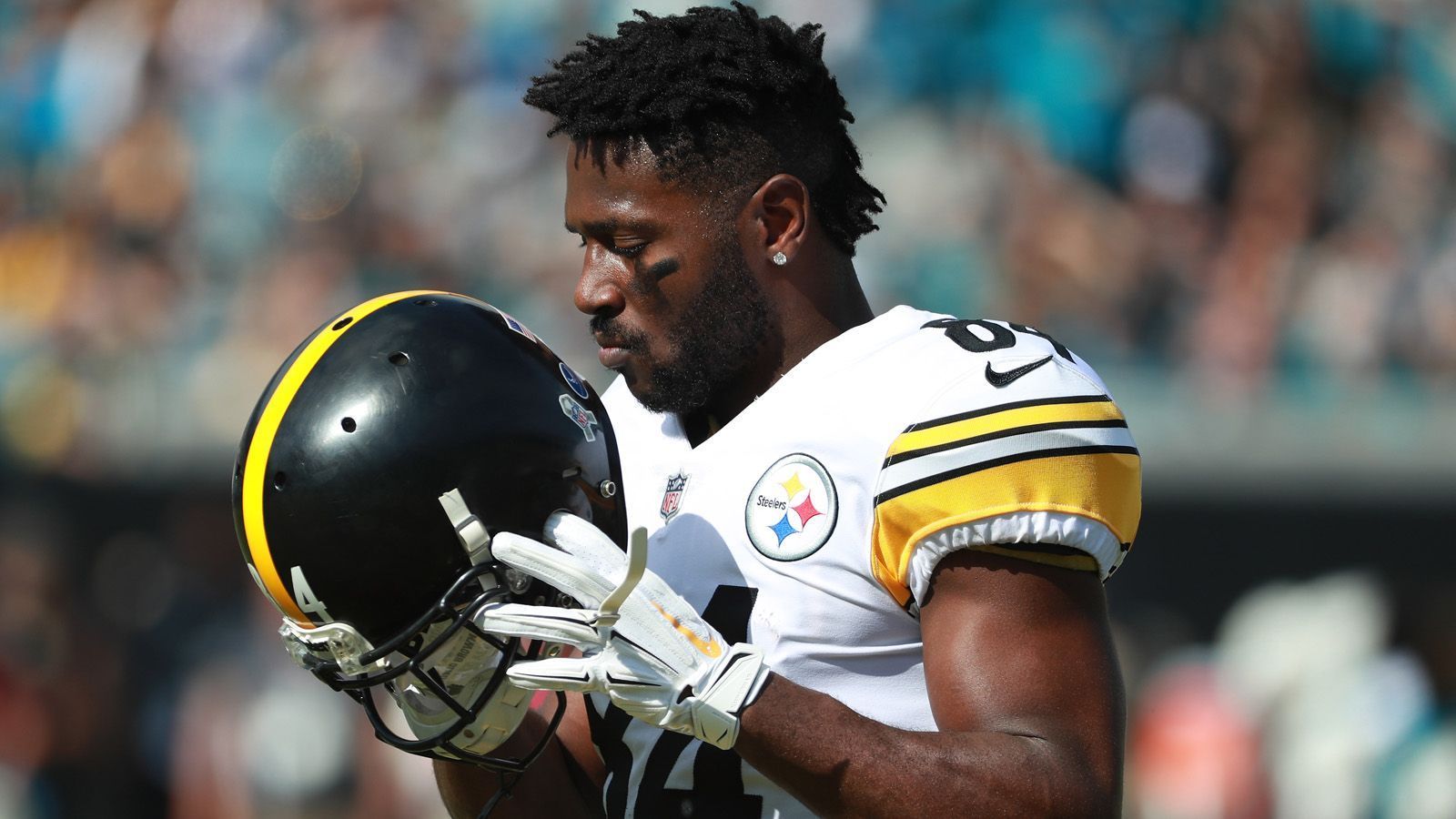 
                <strong>Wohin zieht es Antonio Brown? </strong><br>
                Diese Frage beschäftigt auch die Buchmacher: Der Wide Receiver hatte in den vergangenen Tagen seinen Abschied von den Pittsburgh Steelers angedeutet und sich via Social Media von den Fans verabschiedet. Die San Francisco 49ers gelten als möglicher Kandidat, doch auch anderen Teams rechnen die Buchmacher von bookmaker.eu Chancen auf einen Trade aus. Ein Verbleib beim Team aus Pennsylvania ist nach Ansicht des Wettbüros aber ebenfalls noch möglich.
              