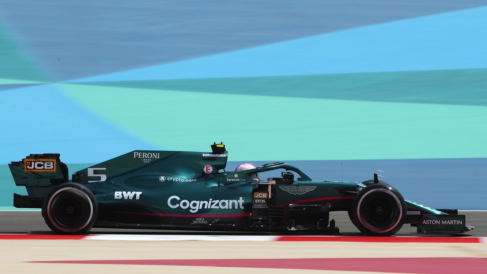 
                <strong>Bahrain-Tests: Vettel-Renner im Profil</strong><br>
                Vettels Aston Martin macht auch im Profil etwas her. Auf der ersten Dienstfahrt spult der Heppenheimer einige Kilometer ab.
              