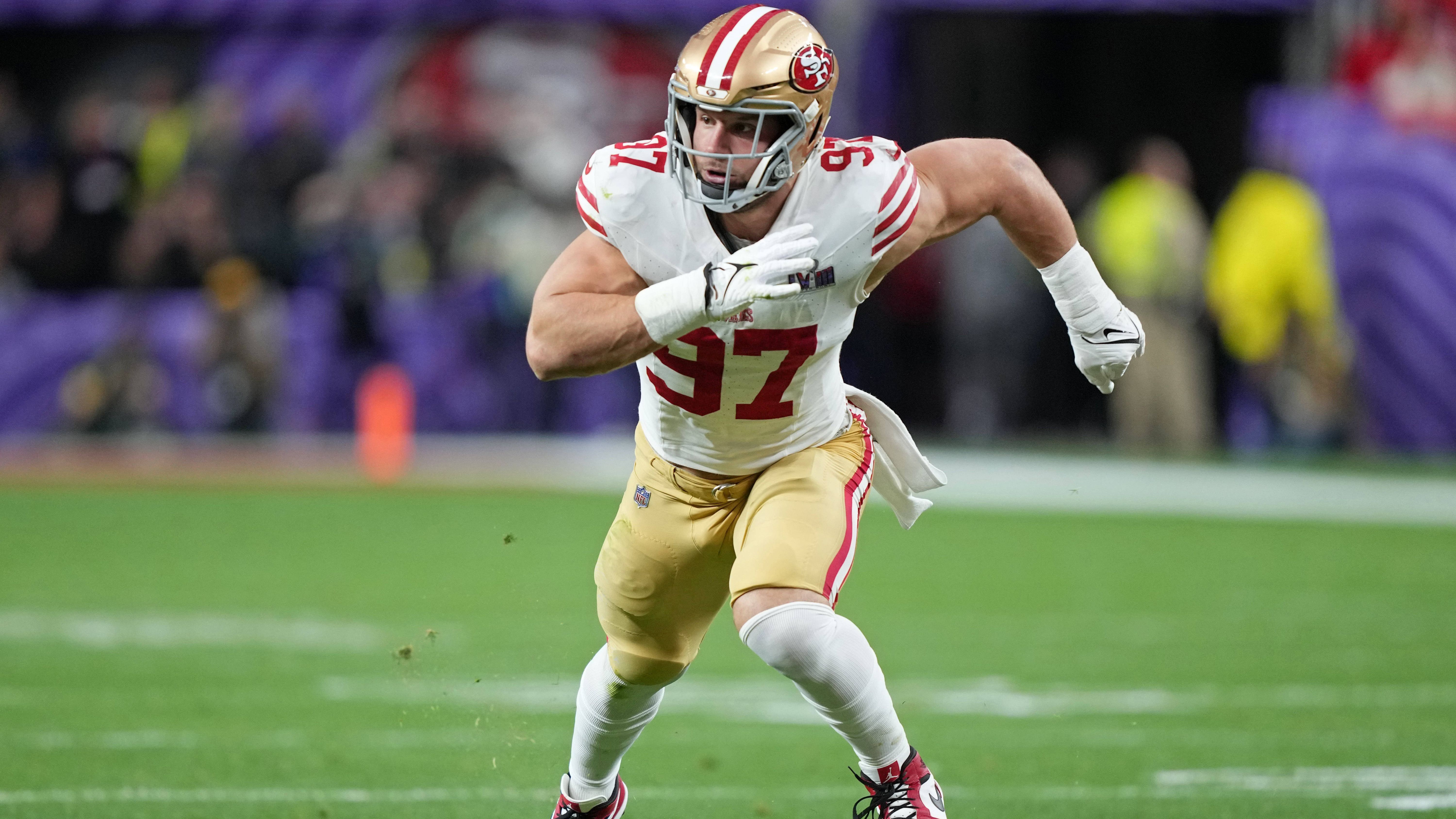 <strong>Platz 2 (geteilt): Nick Bosa (San Francisco 49ers/Edge Rusher)</strong><br>- Vertrag bis: 2028<br>- Durchschnittsgehalt: 34.000.000 US-Dollar<br>- Gesamtgehalt: 170.000.000 US-Dollar<br>- Garantiesumme des Vertrages: 88.000.000 US-Dollar