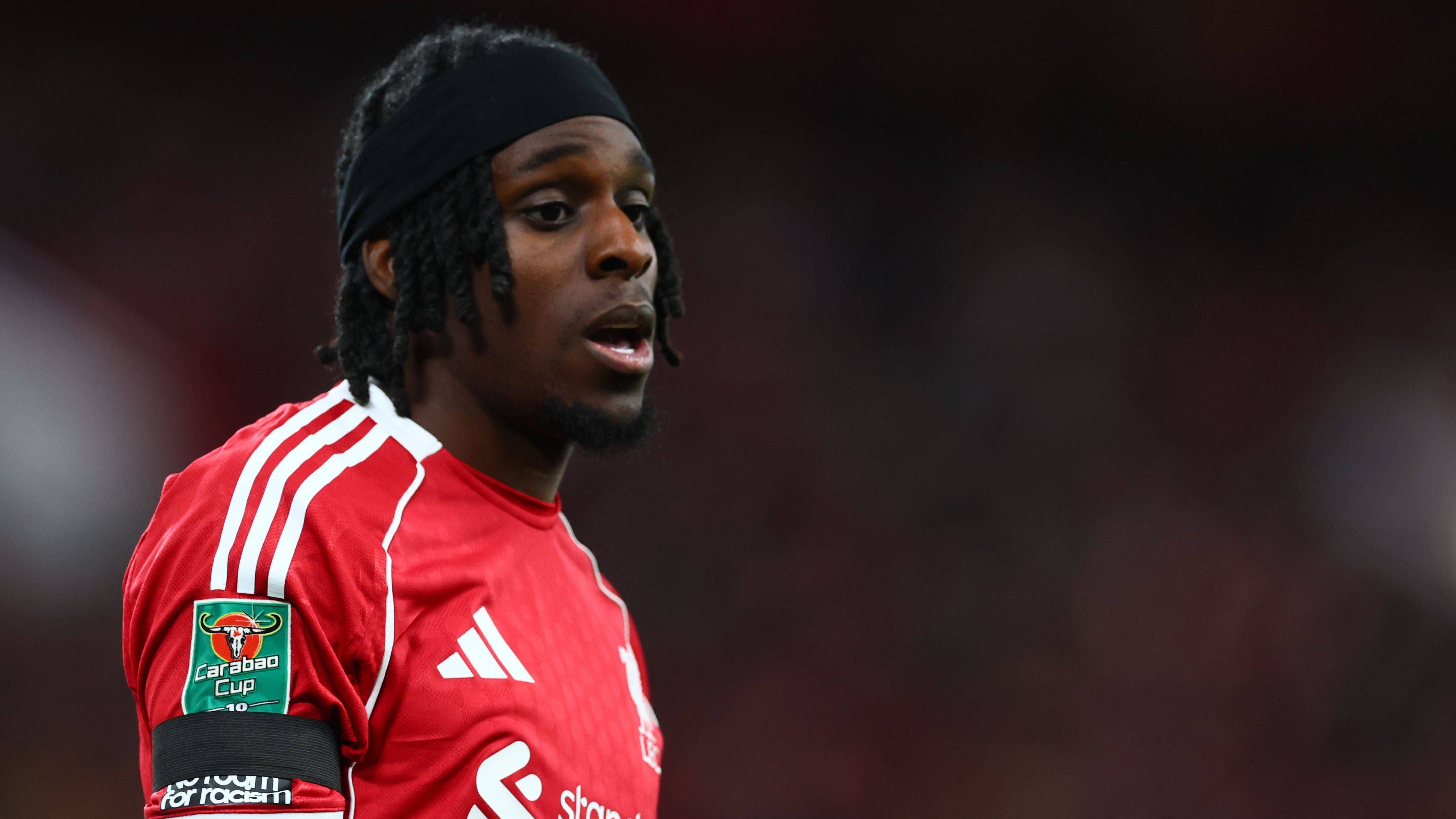 <strong>Jeremie Frimpong (FC Liverpool)</strong><br>Ähnlich wie bei Wirtz, gestaltet sich auch der Start von Jeremie Frimpong beim LFC etwas holprig. Der Niederländer wurde zwei Wochen von einer Muskelverletzung ausgebremst und muss sich erst wieder herankämpfen. Einen Scorer hat er noch nicht markieren können. Ohnehin muss sich Frimpong noch daran gewöhnen, in einer Vierer- und nicht mehr in einer Fünferkette zu verteidigen.