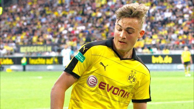 
                <strong>Jacob Bruun Larsen (17 Jahre)</strong><br>
                Jacob Bruun Larsen (17 Jahre). Der dänische U19-Nationalspieler ist einer der Top-Talente des BVB. Der junge Linksaußen kam im vergangenen Sommer für eine Ablöse von 250.000 Euro aus der Jugend des Lyngby BK. Für einen eher unbekannten, damals 16-jährigen, Fußballer etwas viel. 32 Spiele, elf Tore und 13 Vorlagen lassen aber kaum Raum für Kritik.
              