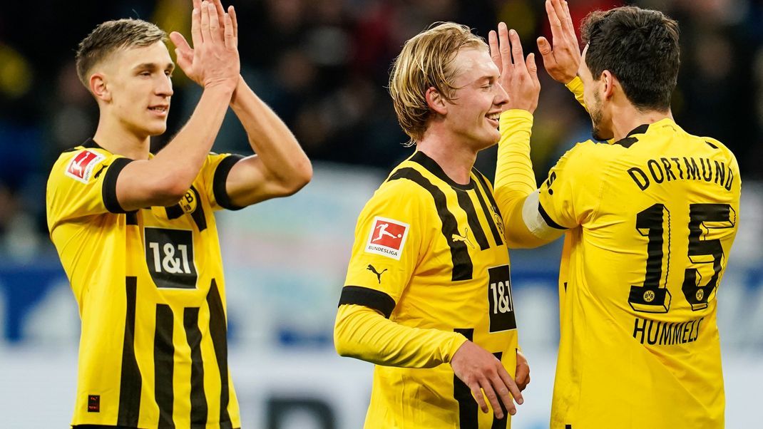Borussia Dortmund setzt den FC Bayern mit einem Sieg gegen Hoffenheim unter Druck.