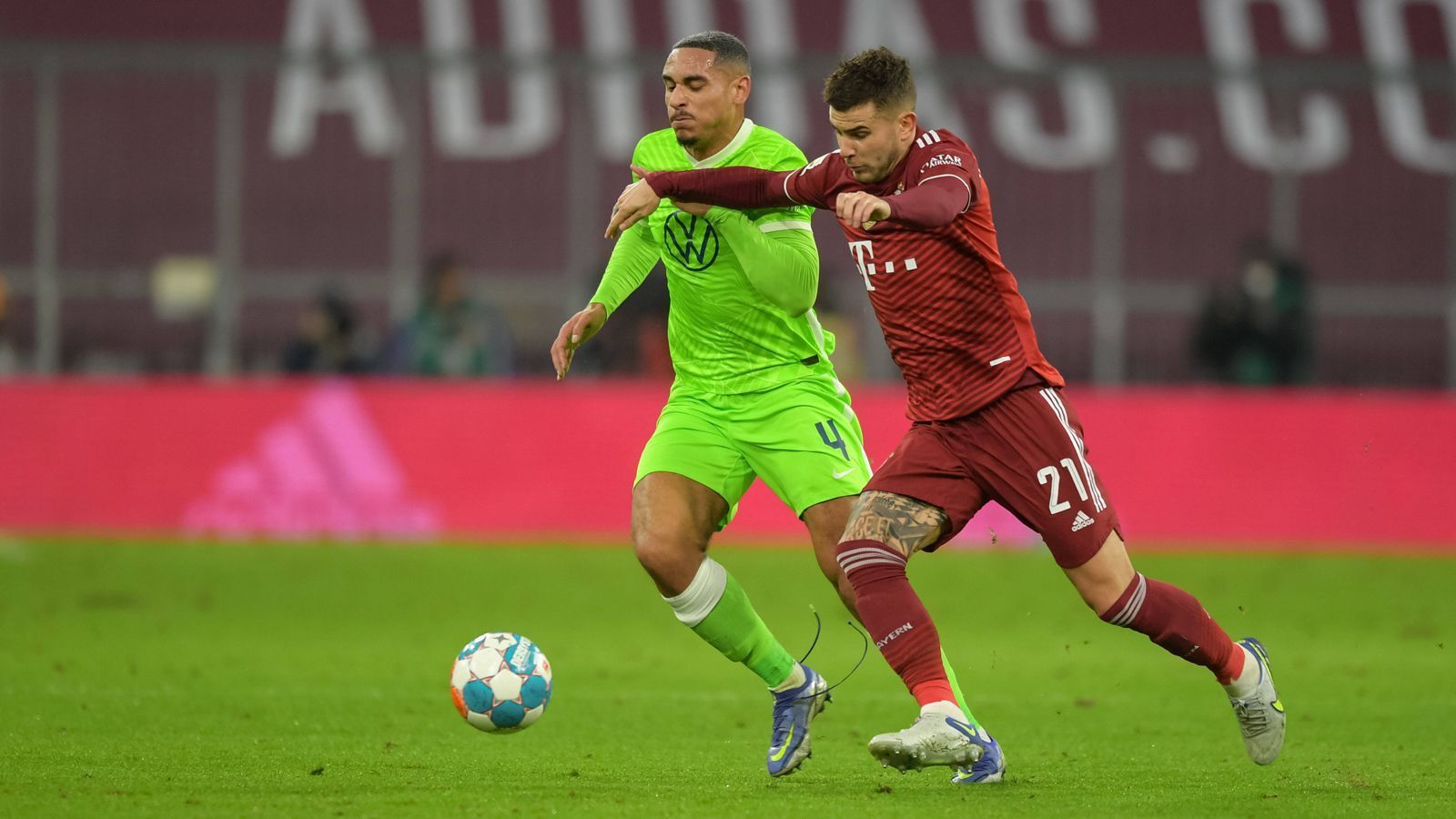 
                <strong>Lucas Hernandez</strong><br>
                Muss sich vor allem mit Wout Weghorst auseinandersetzen und bleibt meistens Zweikampfsieger. Verteidigt unglaublich hoch, ist aber immer schnell genug zurück, wenn es mal gefährlich wird. Souveräner als Upamecano. ran-Note: 2
              