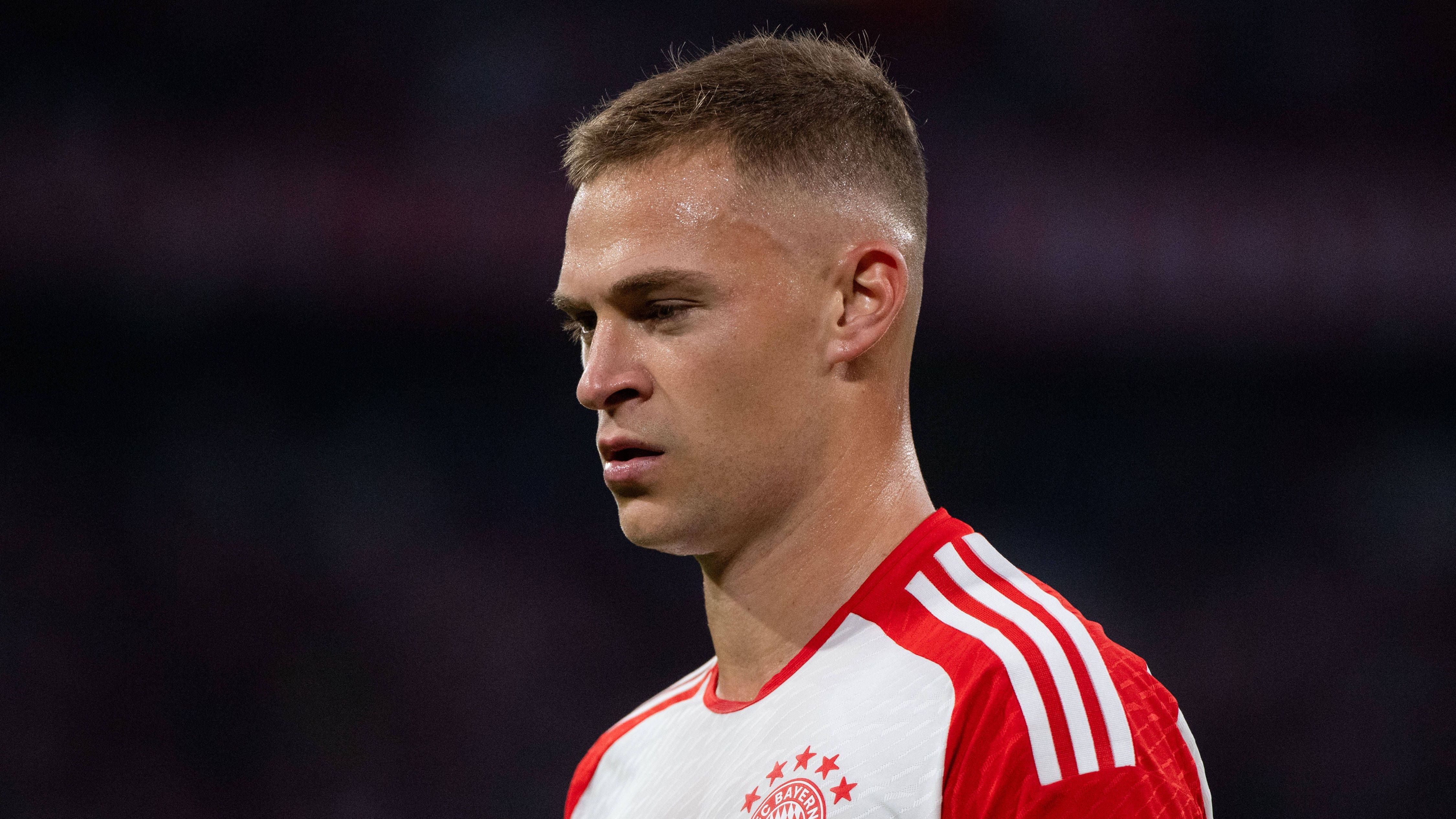 <strong>Mittelfeld: Joshua Kimmich (80 Länderspiele)<br></strong>Einer der meistdiskutierten Spieler in Deutschland. Ehrlicherweise aber auch einer der besten. Selbst dann, wenn es mal nicht hundertprozentig rund läuft. Keiner hat ein so nahezu komplettes Profil im Mittelfeld wie Kimmich. Auch bei den Bayern zuletzt mit aufsteigender Formkurve. Dass er unter Nagelsmann eine wichtige Rolle einnehmen wird, ist absehbar. <em><strong>ran</strong></em>-Note: 2.