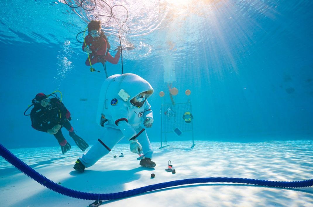 "Die Astronautin" Insa Thiele-Eich beim Unterwassertraining. Für einen Flug ins All fehlt noch das Geld.