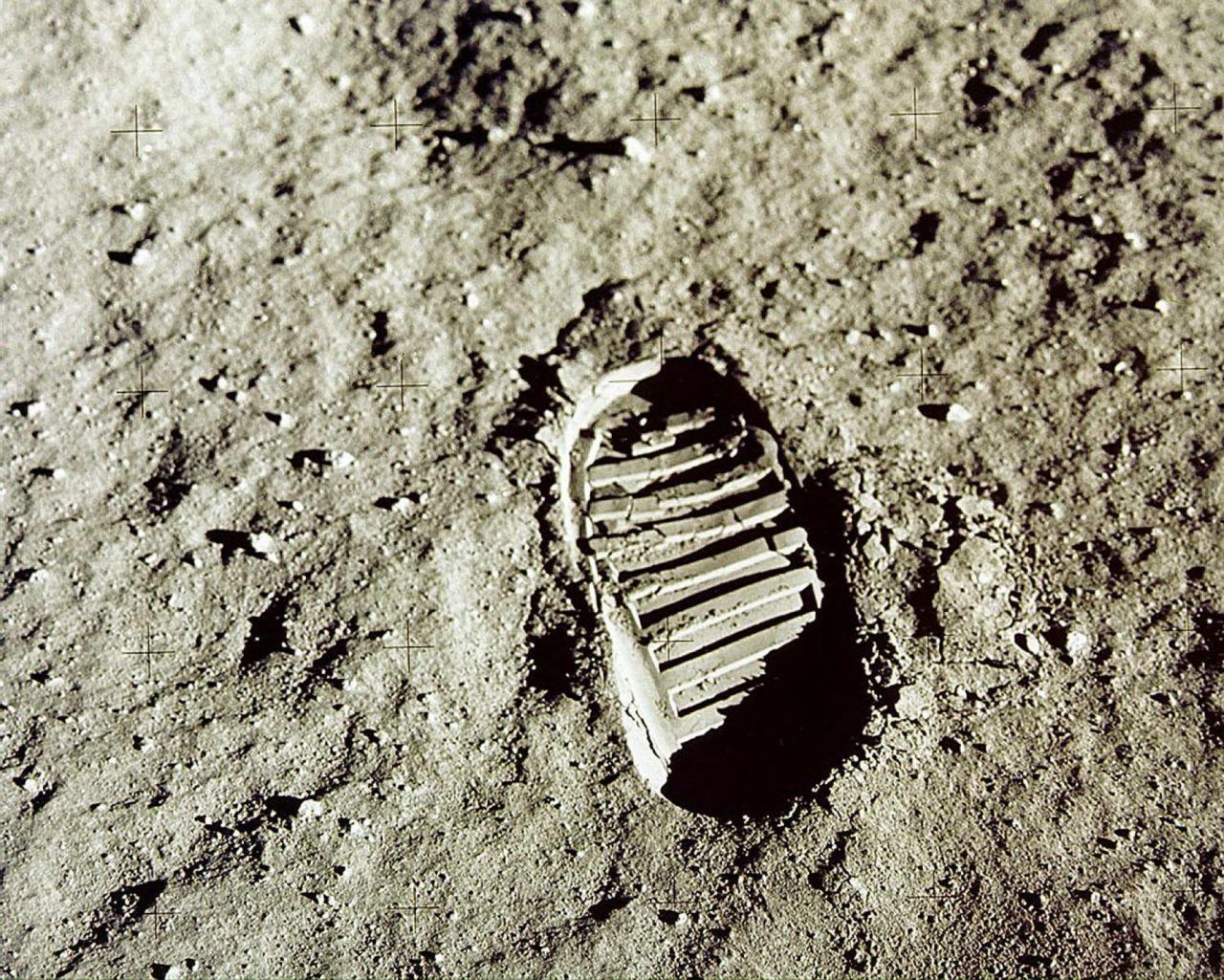 Der Fußabdruck von Buzz Aldrin auf dem Mond. Mit Teleskopen ist er nicht zu erkennen.