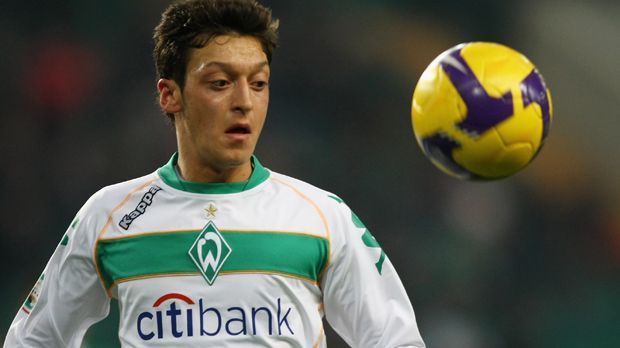 
                <strong>2008/09 (Werder Bremen)</strong><br>
                2008/09 (Werder Bremen) - 5 Tore und 23 Assists in 47 Spielen: 0,11 Tore pro Spiel und 0,49 Assists pro Spiel.
              