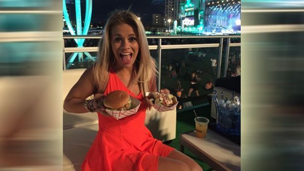 
                <strong>Paige VanZant</strong><br>
                Vom Strohgewicht (bis 52 Kilogramm) wechselte sie Fliegengewicht (bis 57 Kilogramm. Dann kann man auch schon mal einen Burger verputzen.
              