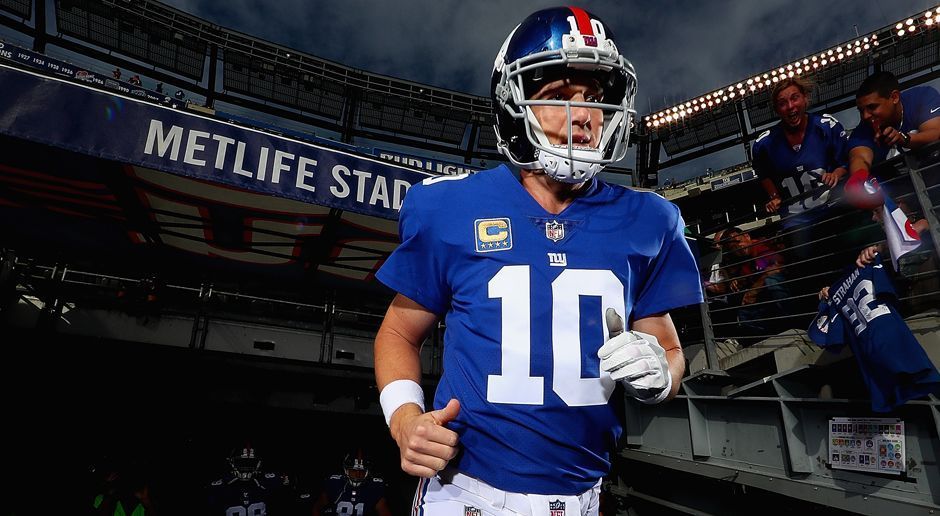 
                <strong>Eli Manning (Quarterback, New York Giants)</strong><br>
                Die New York Giants sind mit einer 1-6-Bilanz meilenweit von den Playoffs entfernt. Momentan sieht es danach aus, dass das Team im kommenden NFL-Draft einen frühen Pick erhalten wird und damit den Franchise-Quarterback der Zukunft verpflichten könnte. In den USA werden die Jacksonville Jaguars als Trade-Partner von Eli Manning gehandelt. Dort wäre der Quarterback mit Sportvorstand Tom Coughlin wiedervereint, unter dem er 2008 und 2012 zwei Super-Bowl-Siege mit New York feierte.
              