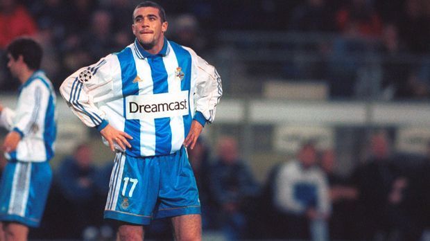 
                <strong>Beim Debüt bis ins Viertelfinale gekommen: Deportivo La Coruna</strong><br>
                Der spanische Klub Deportivo La Coruna musste sich in der Saison 2000/01 durch zwei Gruppenphase spielen, ehe es in die K.o.-Runde ging. Und die Galizier erledigten ihre Sache beim Debüt sehr souverän. Beide Gruppenphase schlossen Torjäger Walter Pandiani und seine Kollegen mit je zehn Punkten als Erster ab. Der spanische Meister von 1999 ließ große Namen wie den AC Milan oder Paris St. Germain in der zweiten Gruppenphase hinter sich. In der ersten Gruppenphase hießen die Gegner Hamburger SV, Juventus Turin und Panathinaikos Athen. Erst im Viertelfinale war für La Coruna Endstation - nach einer 0:3-Niederlage in Leeds reichte den Spaniern der 2:0-Heimsieg im Rückspiel nicht mehr.
              