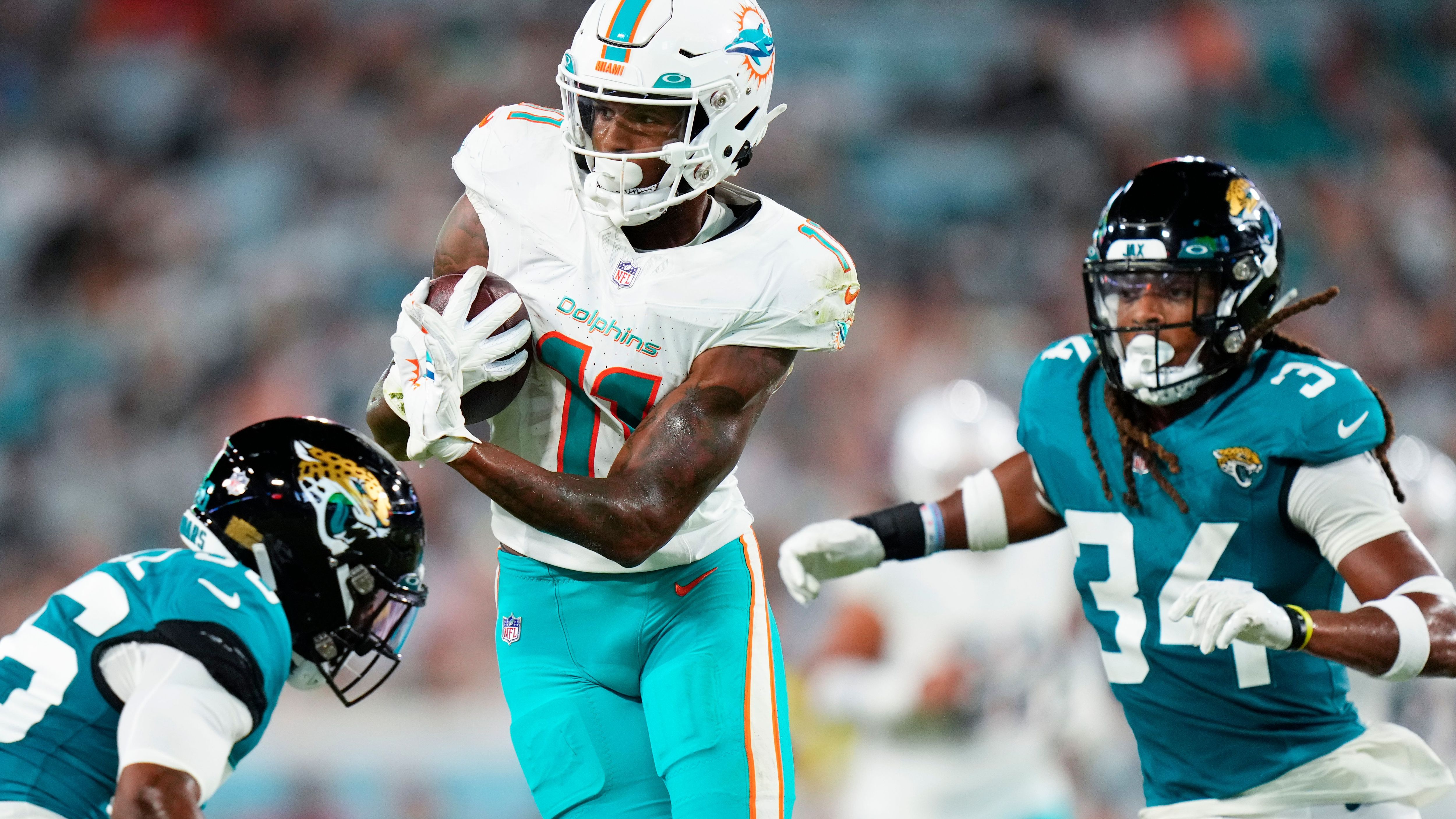 <strong>Jacksonville Jaguars: Stärken (Offensive)</strong><br>Travis Etienne ist ein dynamischer Running Back, der hinter einer grundsoliden Offensive Line immer wieder Lücken findet. Head Coach Doug Pederson zählt zudem zu den besseren Offensiv-Strategen der Liga.