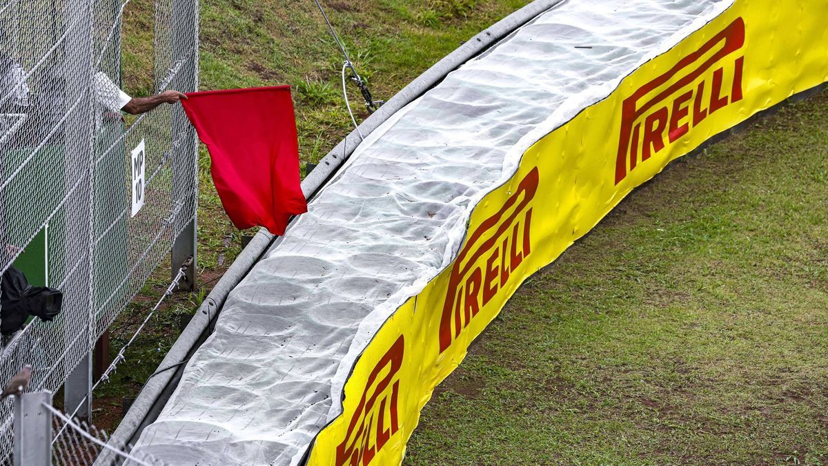 Red flag, drapeau, illustration, rain, pluie, during the Formula 1 Grande Premio de Sao Paulo 2024, 21th round of the 2024 Formula One World Championship, WM, Weltmeisterschaft from November 1 to 3...