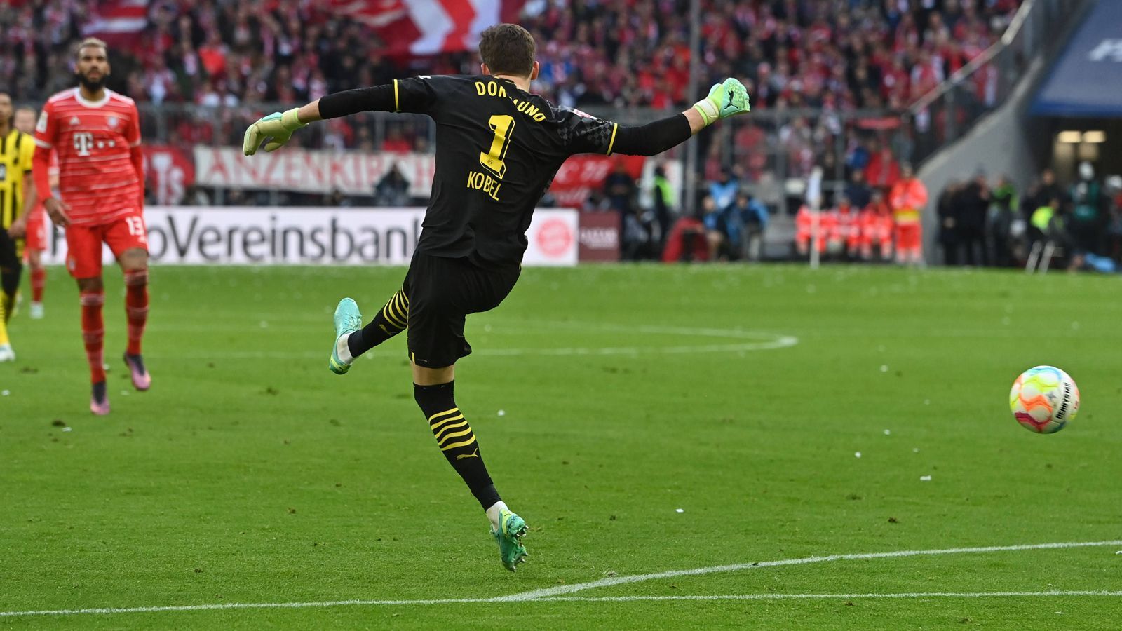 
                <strong>Die Gewinner und Verlierer des 26. Spieltags</strong><br>
                Das Spitzenspiel überstrahlte an diesem Bundesliga-Wochenende alles, obwohl es am Ende eine klare Sache für den FC Bayern München war. Gewinner und Verlierer produzierten aber auch die anderen Spiele des 26. Spieltags. ran zeigt sie.
              