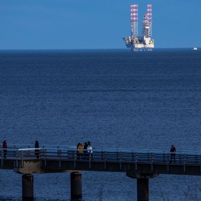 Das kanadische Unternehmen CEP Central European Petroleum BV bereitet mit einer Bohrplattform vor Swinemünde (Swinoujscie) die Erschließung von Erdgas-Vorkommen vor.