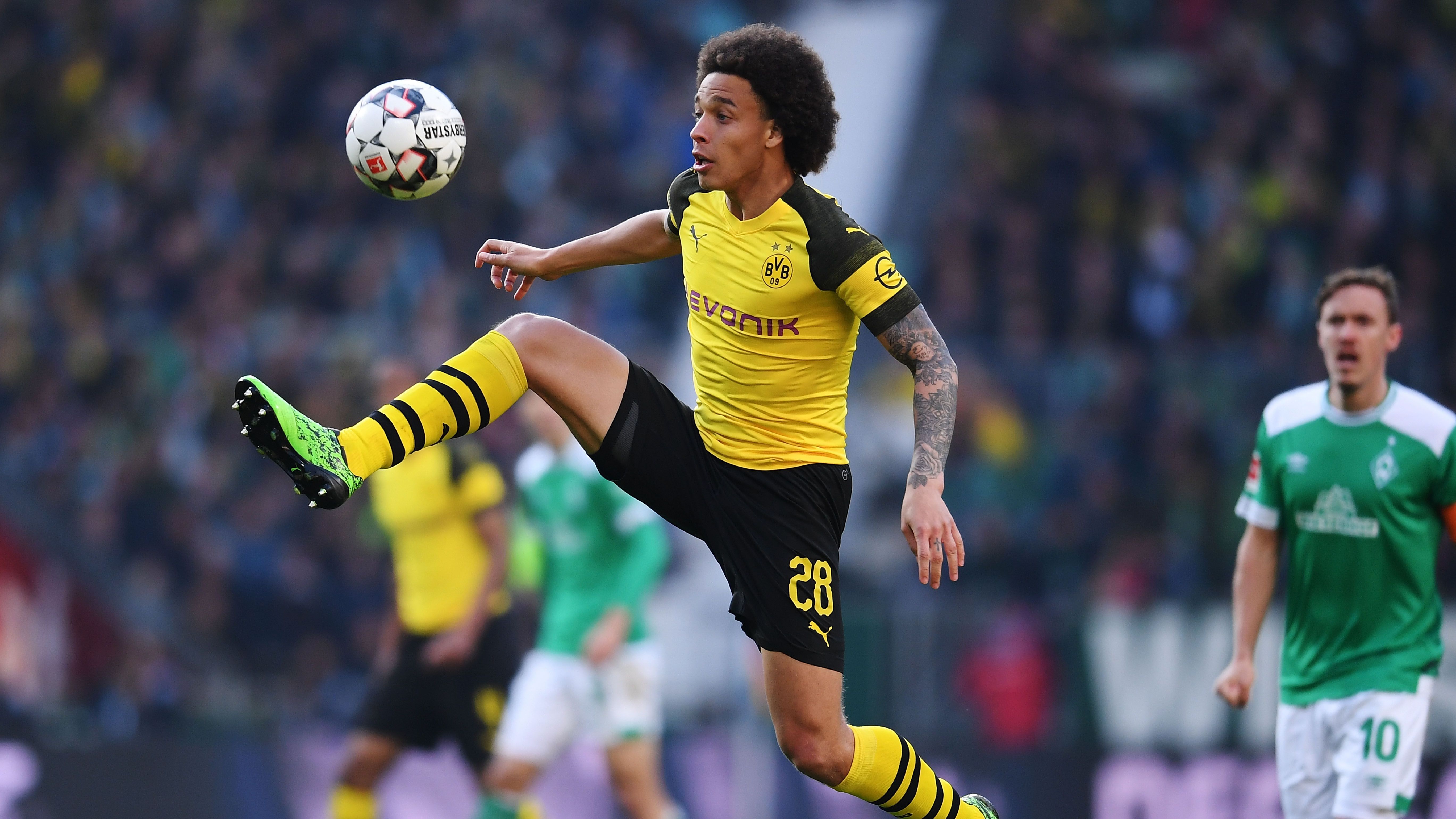 
                <strong>Defensives Mittelfeld</strong><br>
                Axel Witsel von Borussia Dortmund, gewählt mit 52,9 Prozent
              