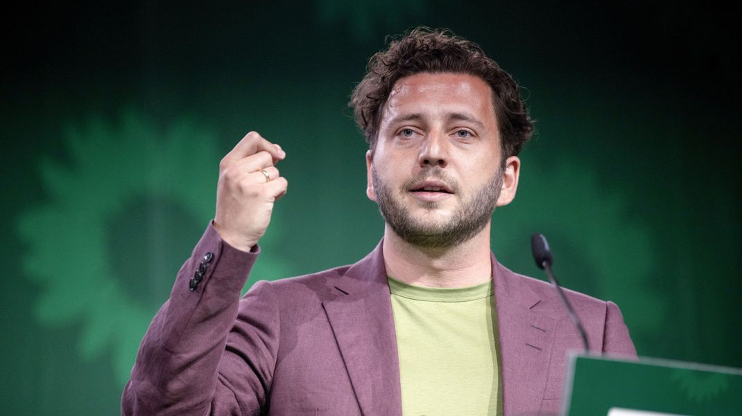 Felix Banaszak übt Kritik an der Bundesregierung.