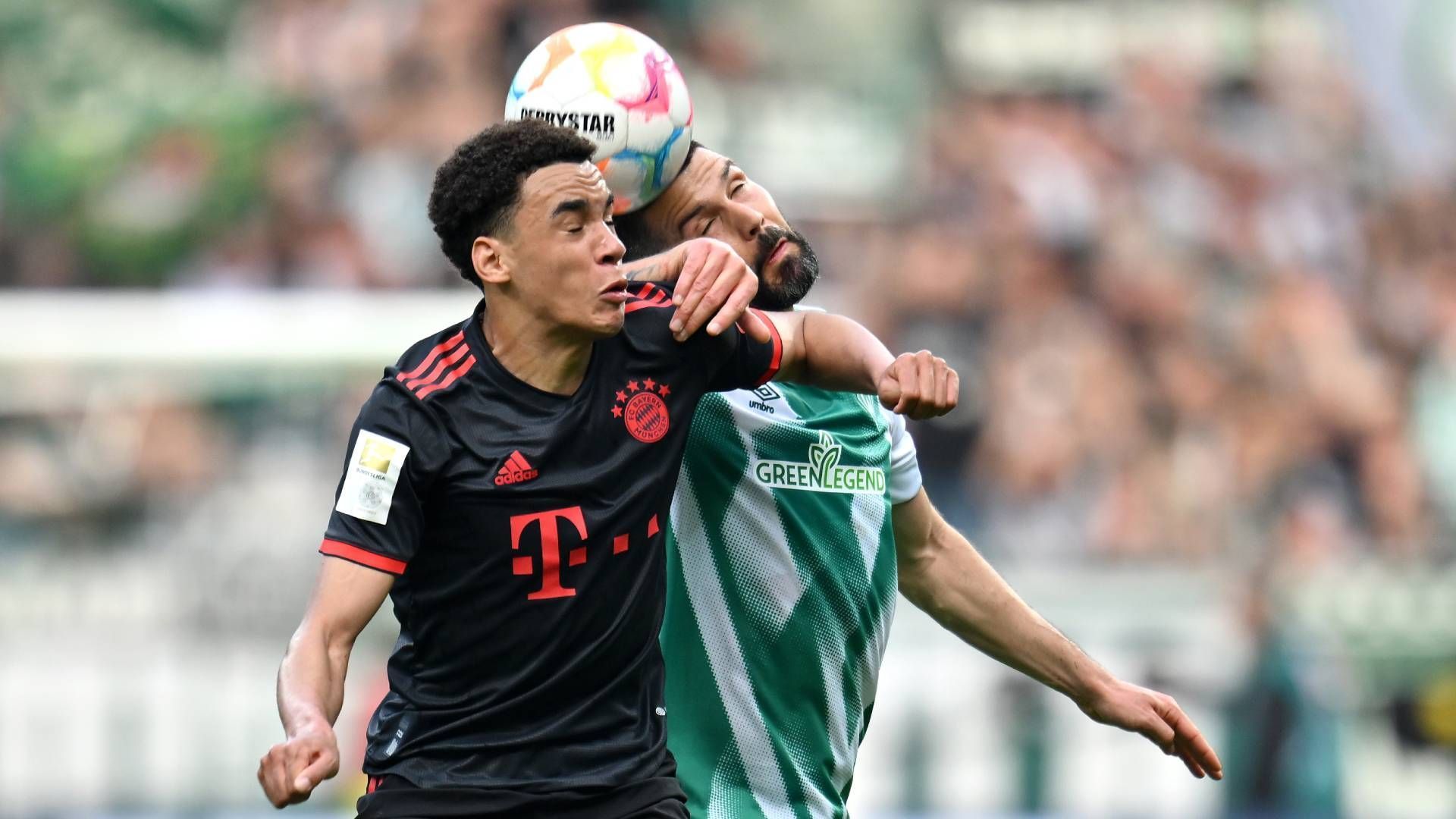 
                <strong>Jamal Musiala</strong><br>
                Tuchel sagte am Freitag bei der Pressekonferenz, dass Formschwankungen im Alter von Musiala normal seien. Dies zeigte sich alleine in diesem Spiel. In den ersten 20 Minuten weckt er Hoffnung, wieder der alte Musiala zu sein, agiert spritzig und technisch stark. Danach geht ihm diese Energie verloren. Das 1:0 bereitet er etwas unfreiwillig vor, weil er den Ball nicht richtig trifft. ran-Note: 3    
              
