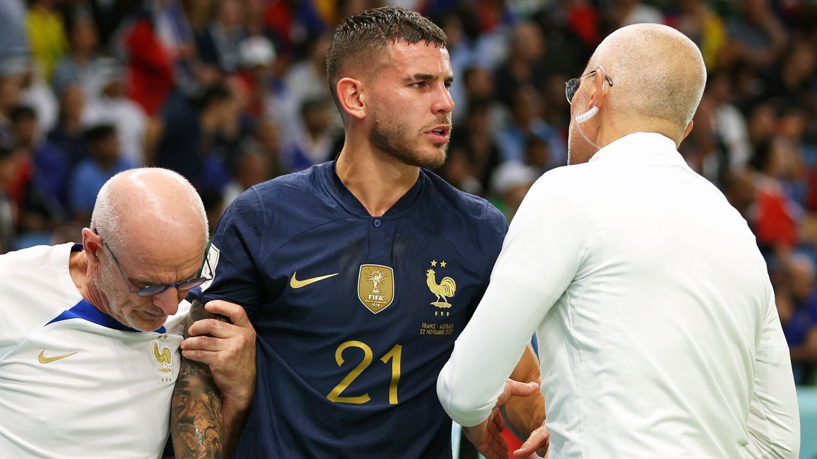 
                <strong>Lucas Hernandez (Frankreich)</strong><br>
                Nach seinem Kreuzbandriss im ersten WM-Gruppenspiel gegen Australien wurde Bayern- und Frankreich-Star Lucas Hernandez inzwischen erfolgreich operiert. Das teilte der FC Bayern München in einer offiziellen Stellungnahme mit. Hernandez, der mutmaßlich bis zum Saisonende ausfallen wird, werde in den kommenden Tagen seine Reha in München beginnen. 
              