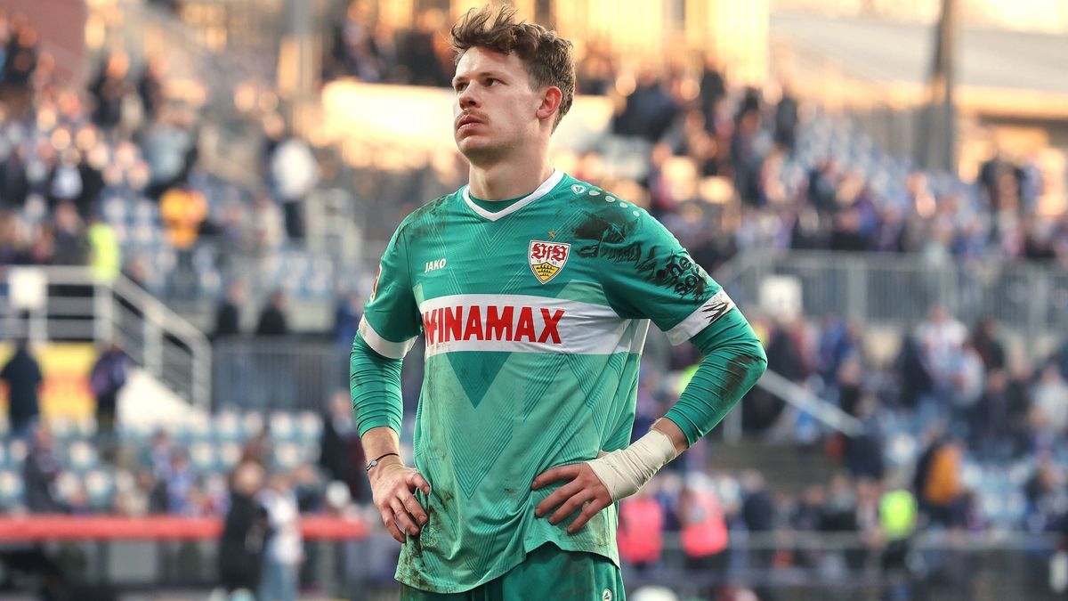 Kiel , Bundesliga Fußball Holstein Kiel vs. VfB Stuttgart, Alexander Nübel (VfB) enttäuscht Gemäß den Vorgaben der DFL Deutschen Fußball Liga ist es untersagt, in dem Stadion und oder vom Spiel ang...