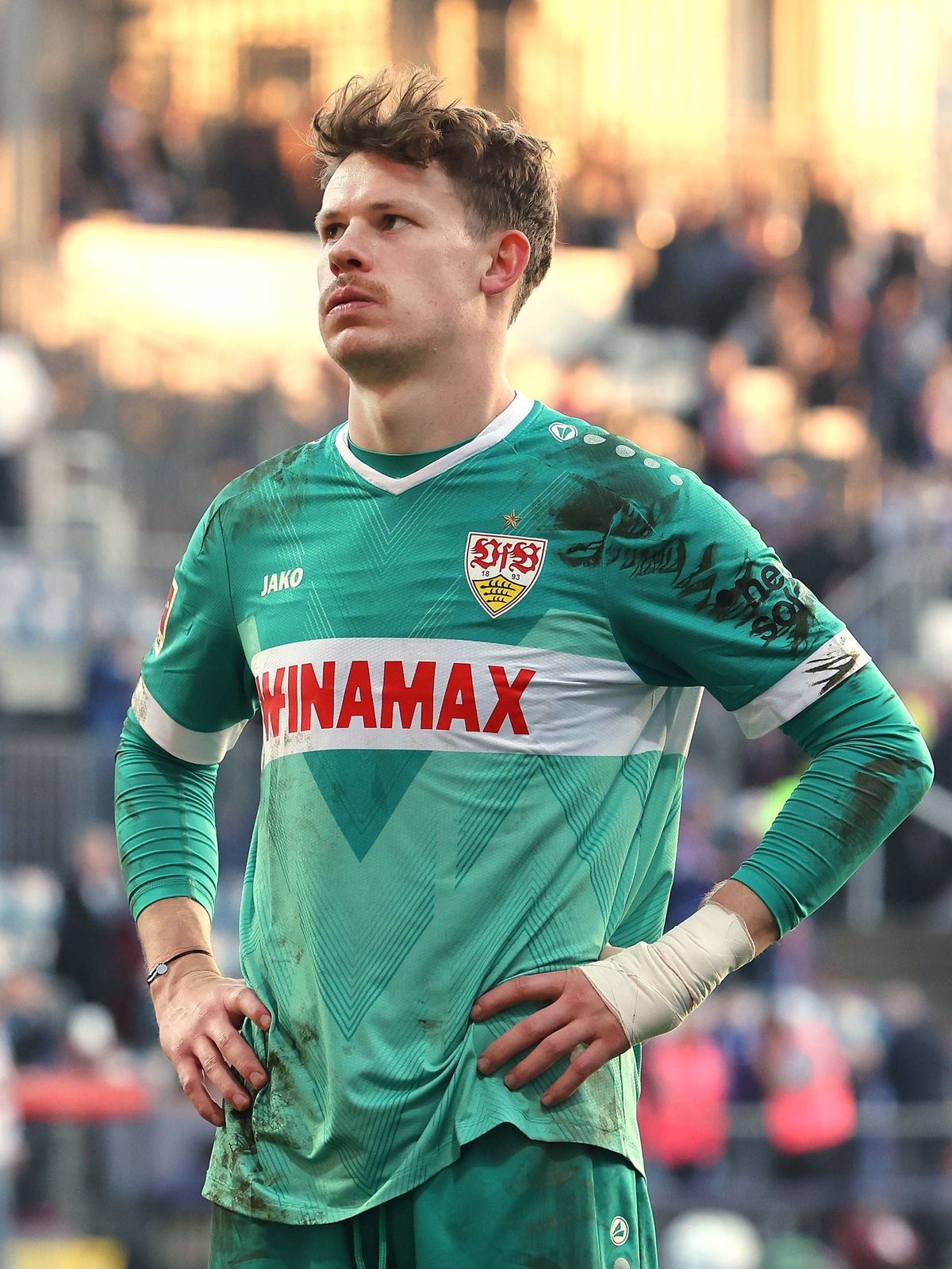 Kiel , Bundesliga Fußball Holstein Kiel vs. VfB Stuttgart, Alexander Nübel (VfB) enttäuscht Gemäß den Vorgaben der DFL Deutschen Fußball Liga ist es untersagt, in dem Stadion und oder vom Spiel ang...