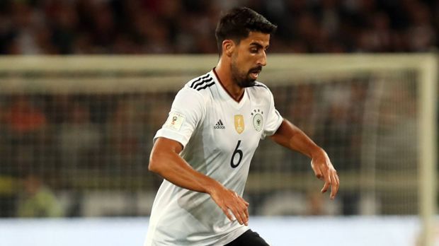 
                <strong>Verlierer: Sami Khedira</strong><br>
                Seit Ende März stand Sami Khedira nur noch gegen Norwegen rund 30 Minuten auf dem Platz. Ansonsten wurde er geschont oder war verletzt. Der Juve-Star spielt im Moment keine tragende Rolle mehr. Khedira läuft Gefahr, aus der Startelf verdrängt zu werden - zum Beispiel von Goretzka.
              