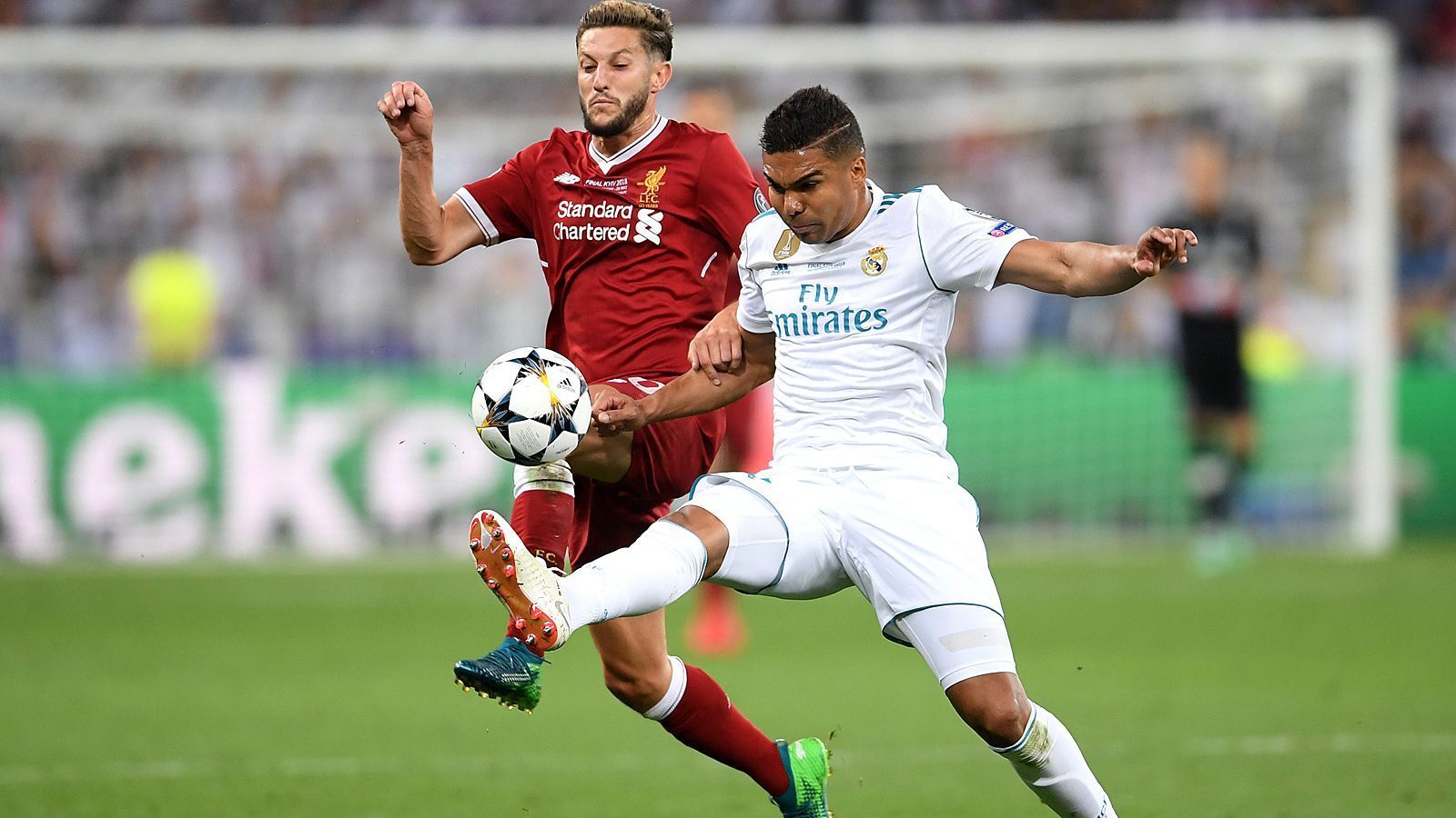 
                <strong>Casemiro</strong><br>
                Zinedine Zidane erkannte, dass Casemiro trotz unspektukulärer Spielweise für die Balance im Spiel der Königlichen unverzichtbar ist. Eigentlich sollte das ein neuer Trainer ebenso erkennen - wenn nicht in Madrid die lange vergessen geglaubte Sensationsgier wieder Einzug erhält.
              