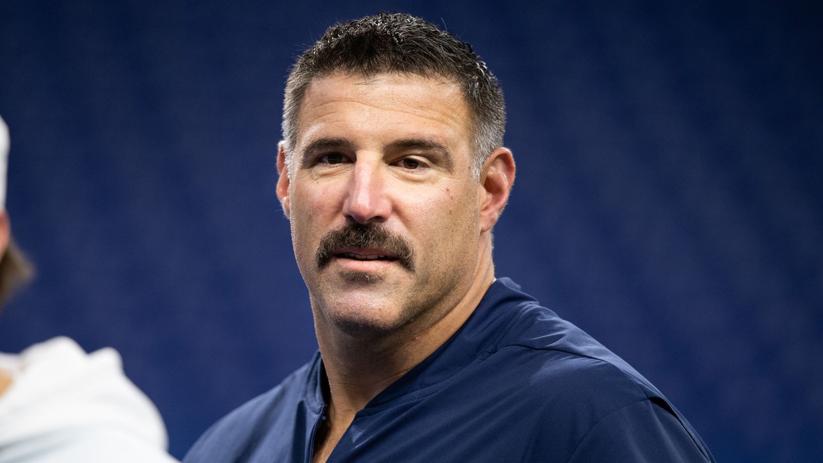 
                <strong>Tennessee Titans at Denver Broncos</strong><br>
                Die Titans waren die Überraschung der letzten Saison, denn sie erreichten das AFC Championship Game. "Head Coach Mike Vrabel macht alles richtig", behauptet Stecker. Deswegen setzt er auf einen Titans-Sieg bei den Broncos, die den verletzten Pass Rusher Vonn Miller schon jetzt schmerzlich vermissen.
              