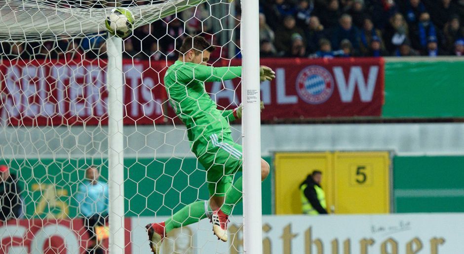 
                <strong>Sven Ulreich</strong><br>
                Schon nach zwei Minuten muss der Keeper zugreifen. Auch danach gerät er trotz Minusgraden nicht in Gefahr zu erfrieren. Meistert die auf sein Tor kommenden Bälle aber allesamt - einmal mit Unterstützung des Pfostens und einmal dank des Unvermögens der Gastgeber. ran-Note: 3
              