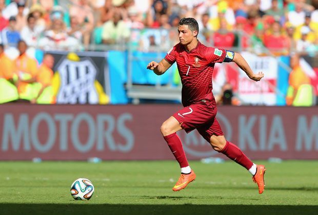 
                <strong>Cristiano Ronaldo - Platz 6 (33,6 km/h)</strong><br>
                Der Weltfußballer rangiert bei den WM-Sprintern "nur" auf Platz sechs. "CR7" rennt aber auch nicht wirklich langsam - immerhin 33,6 km/h.
              