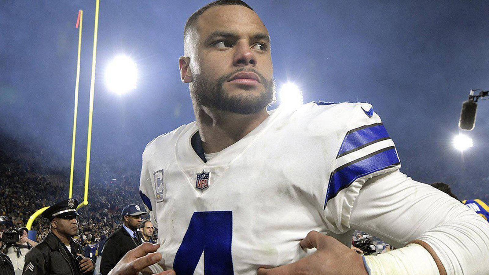 
                <strong>Wie funktioniert Dak Prescott unter Mike McCarthy? </strong><br>
                Ein großes Thema der Offseason: Der langfristige Vertrag für Dak Prescott. Der 26-Jährige und die Franchise wurden sich bekanntlich nicht einig, die Verhandlungen platzten, Prescott spielt unter dem ungeliebten Franchise Tag. Deshalb wird sicher weiter spekuliert, ob sich beide Seiten nach der Saison trennen.
              