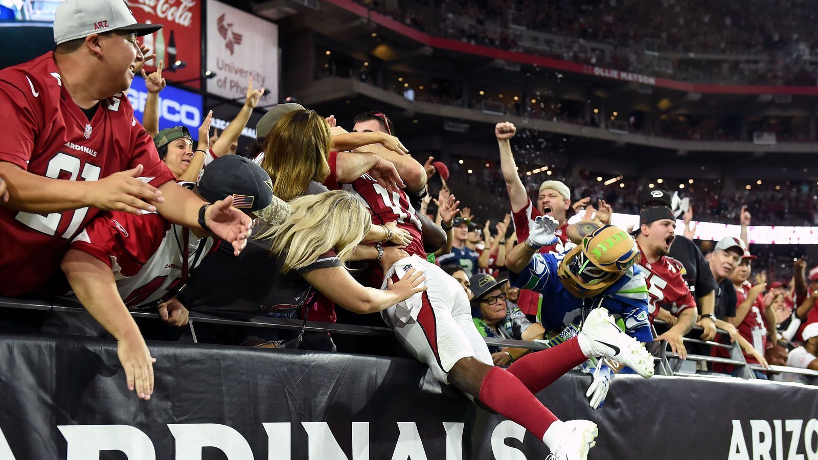 
                <strong>29. Platz: Arizona Cardinals</strong><br>
                Stadion: State Farm Stadium (Kapazität: 63.400) - Fan-Kosten: 453,30 US-Dollar
              